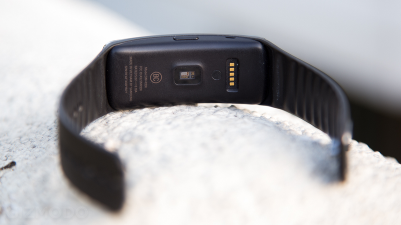 Illustration for article titled Samsung Gear Fit, análisis: un gran medidor arruinado por el software
